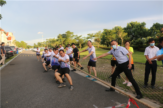 2022年8月，中馬合資公司組織員工參加中馬控股成立五周年運(yùn)動(dòng)會(huì)--拔河比賽